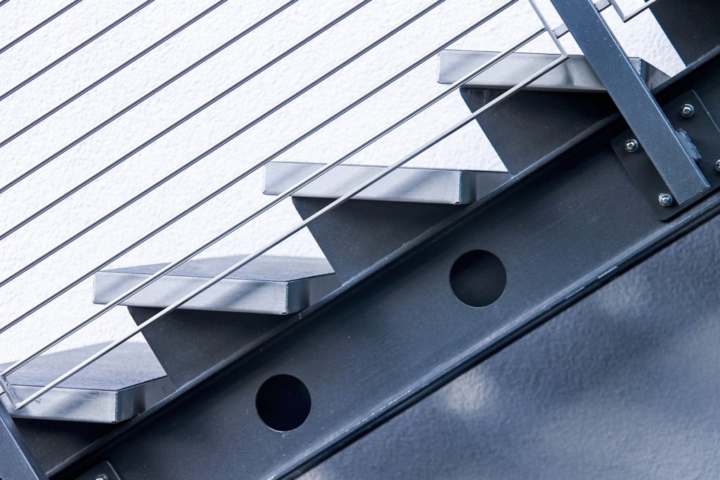 Pros and Cons of Different Railing System Styles | RailFX Blog
